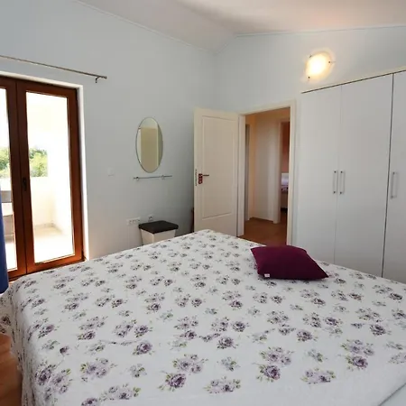 Kmacici 376 * Sveti Lovrec Pazenaticki