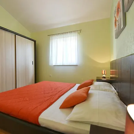 Villa Kmacici 376 Sveti Lovrec Pazenaticki