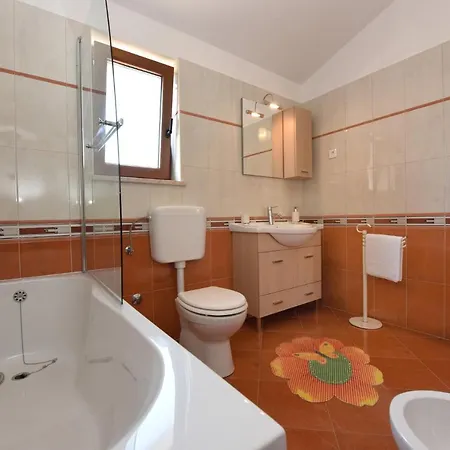 Kmacici 376 Sveti Lovrec Pazenaticki