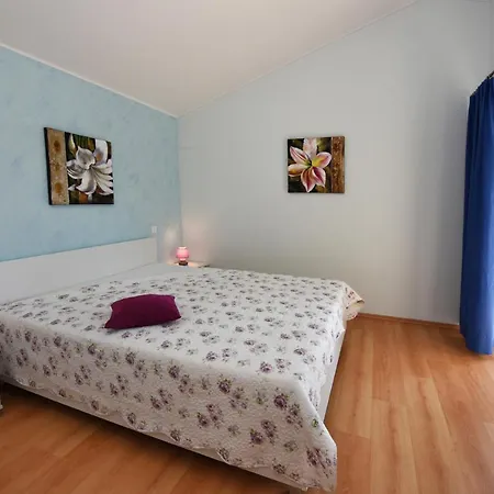 Kmacici 376 * Sveti Lovrec Pazenaticki