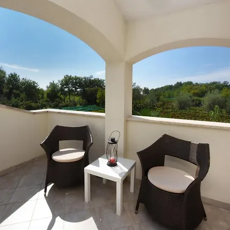 Villa Kmacici 376 Sveti Lovrec Pazenaticki