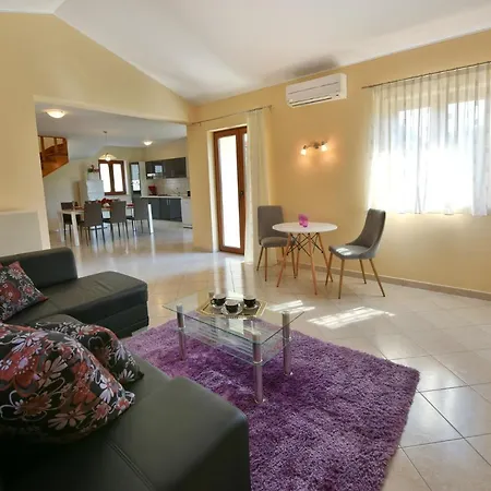 Villa Kmacici 376