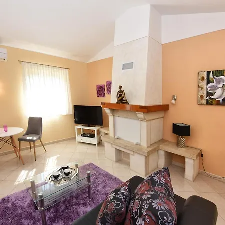 Villa Kmacici 376 *