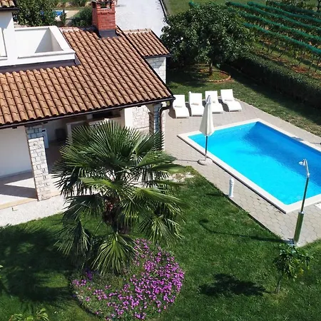 Villa Kmacici 376 *